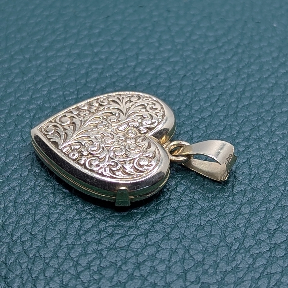 ✨ 14K Gold Vintage Heart Locket ✨ - Picture 8 of 11
